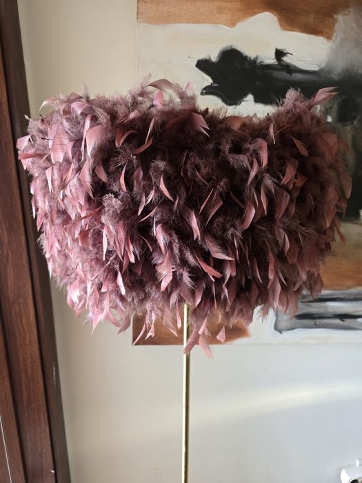 Candeeiro de pé com plumas