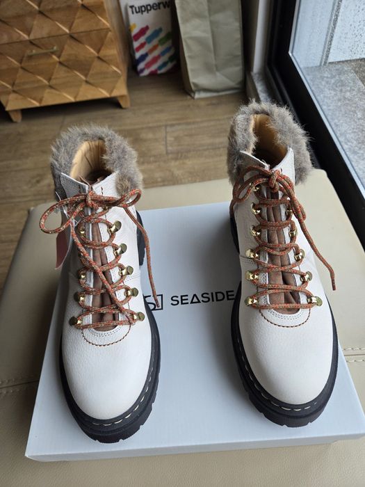 Botas brancas com pêlo SEASIDE Novas