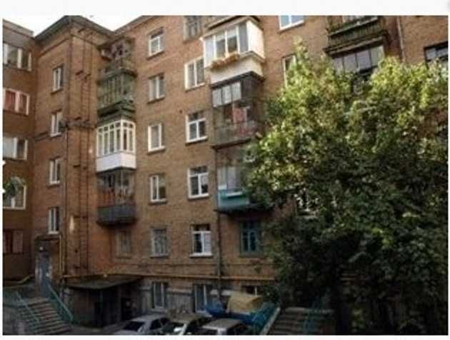 Продам кімнату 15м в 3к сталінці, м. Лук'янівська пішки 15хв. Без %