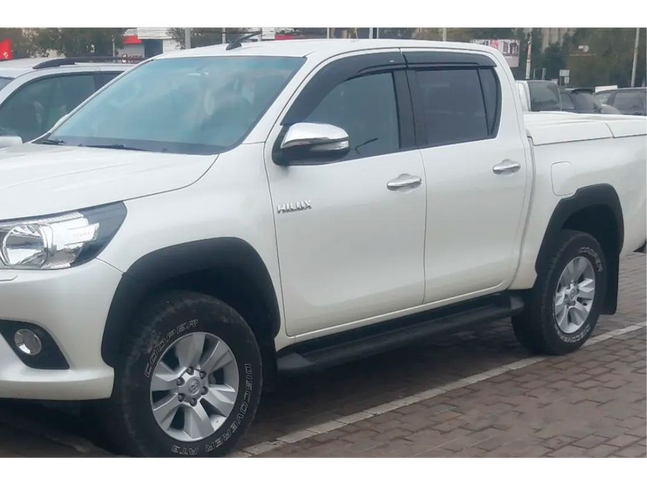 Toyota Hilux 2015- рр. Вітровики (4 шт, HIC)