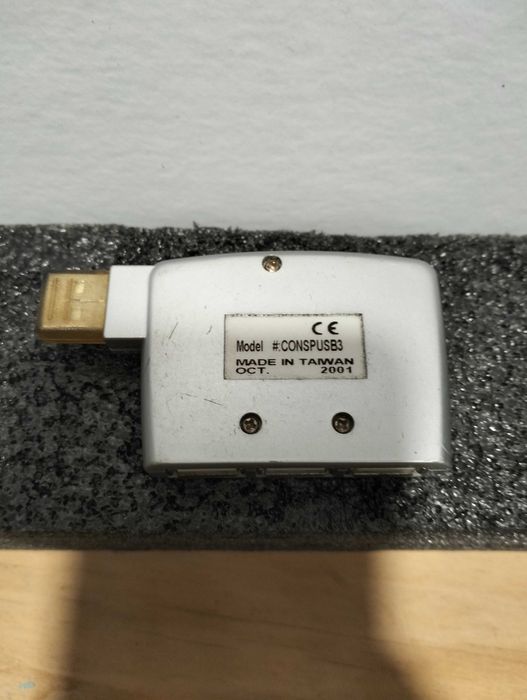 Comutador usb Entradas Saída