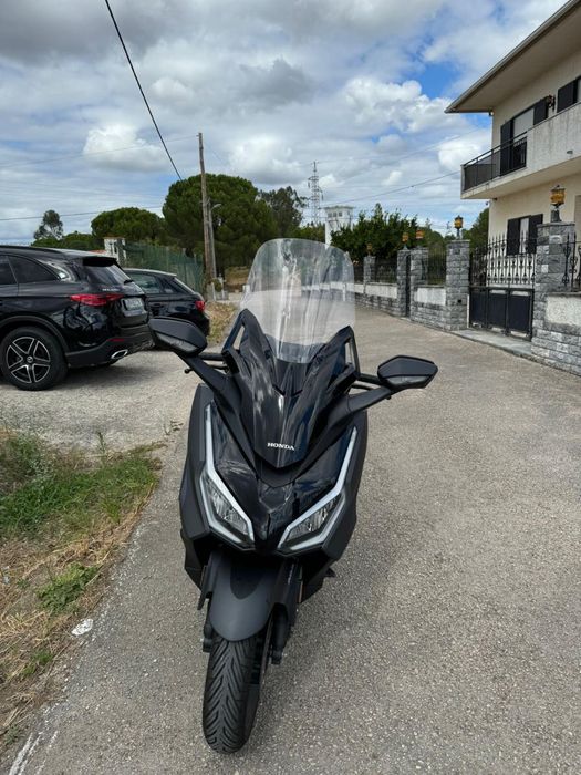 Mota honda forza, preta