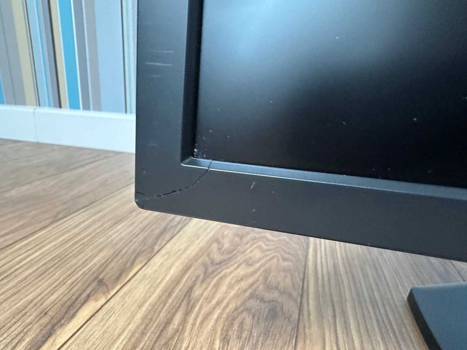 Monitor graficzny NEC PA241W + osłona słoneczna + pudełko