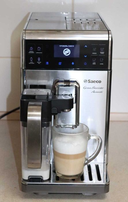 Кавоварка кавомашина Saeco GranBaristo Avanti HD8977 з молочником