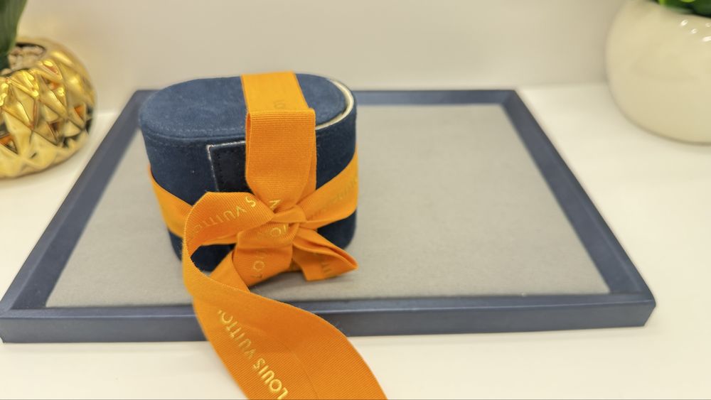 Оригінальний мішечок під годинник або браслет Louis Vuitton.