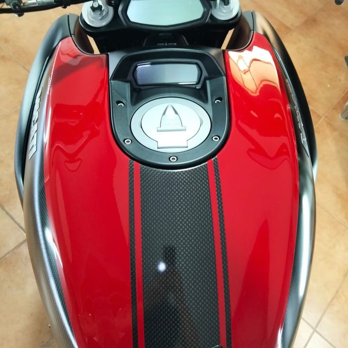 Ducati Diavel Carbon