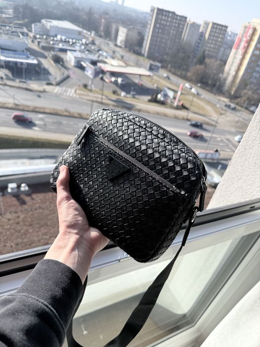 Stylowa torebka na ramię Guess –idealny stan