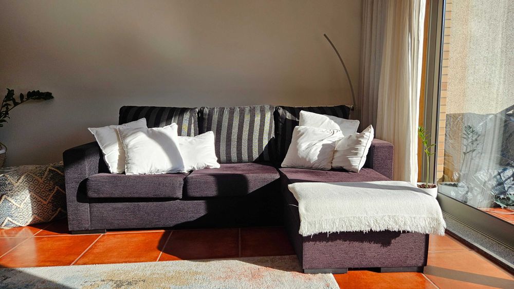 Sofá com chaise longue