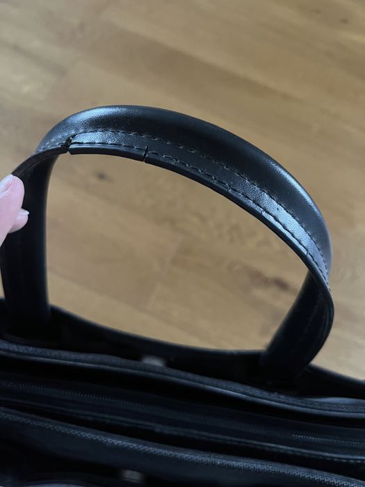 Elegancka czarna torba na laptopa