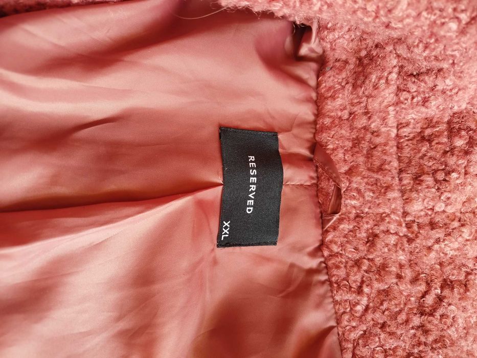 Płaszcz damski z sztucznego baranka Reserved