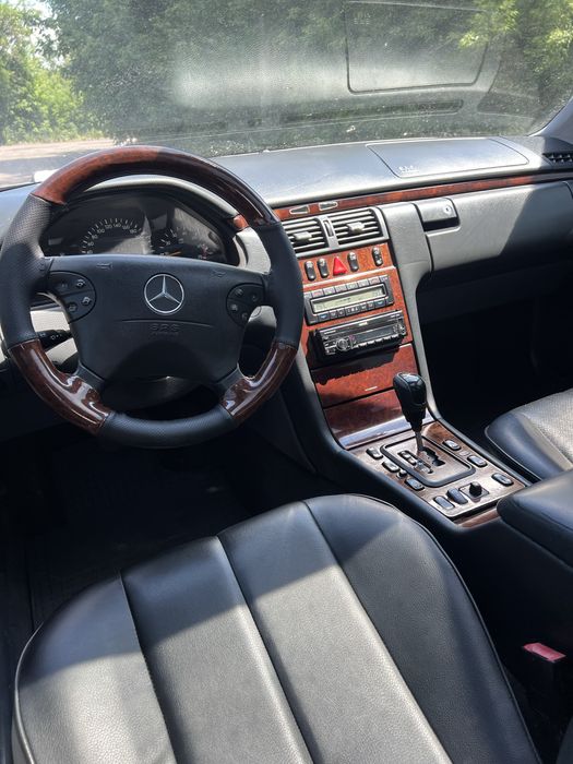 Mercedes Benz e class w210 2001 рік 2.6 газ бензин автомат