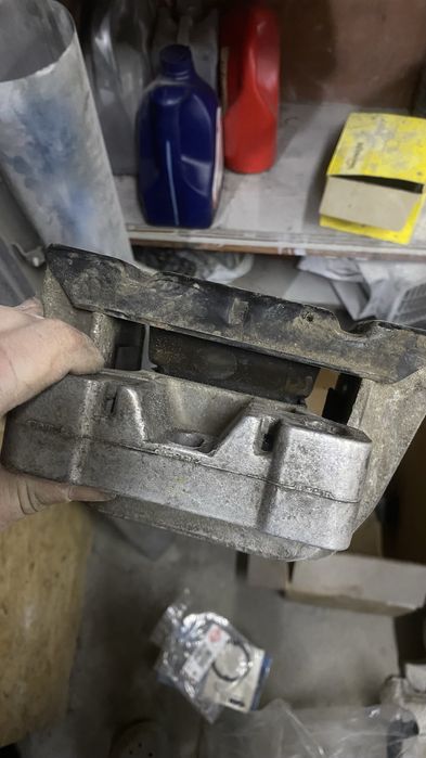 Подушка двигателя golf 4