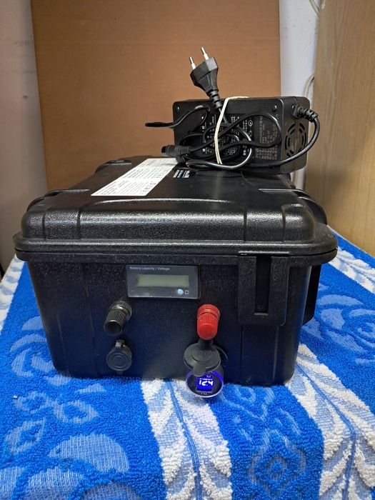 Wodoodporny 12V 200Ah  akumulator litowo jonowy .Nowy.