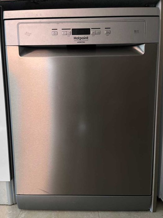 Máquina de lavar loiça Hotpoint Ariston HFC3C33WX