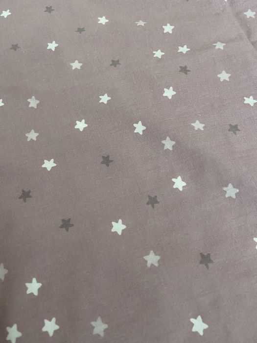Vários têxteis cama de menina