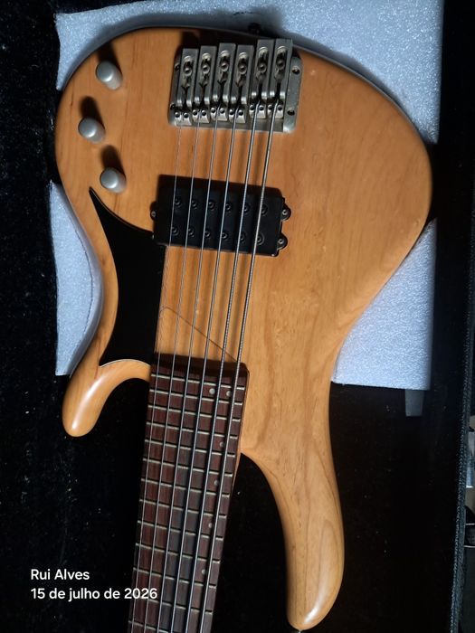 Baixo Elétrico de 6 Cordas Washburn Bantam Series Ativo + Estojo Rígido (Case)