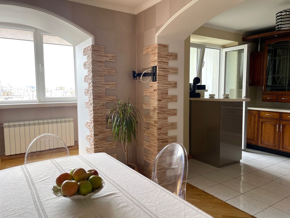 Без %. Продаж квартири з ремонтом - 1000 у.е.за м2. Драгоманова 15-А.