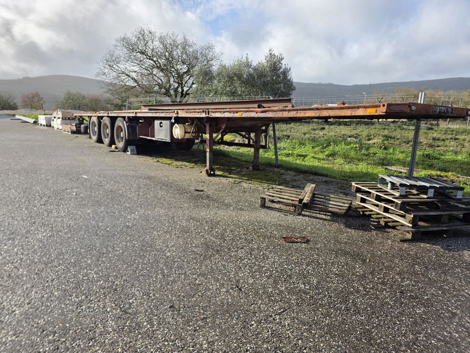 Semi reboque porta contentores estrado