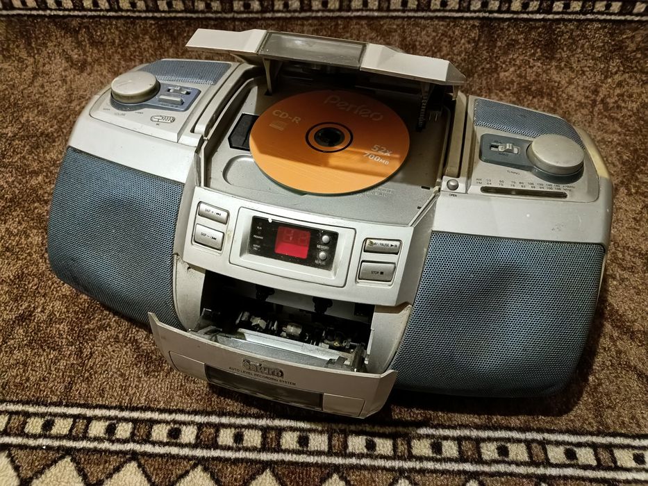 Продам старий бумбокс