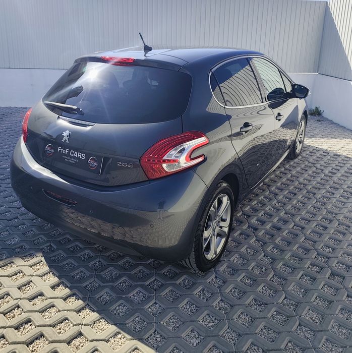 Peugeot 208 1.2 ALLURE Revisão efetuada (distribuição trocada)