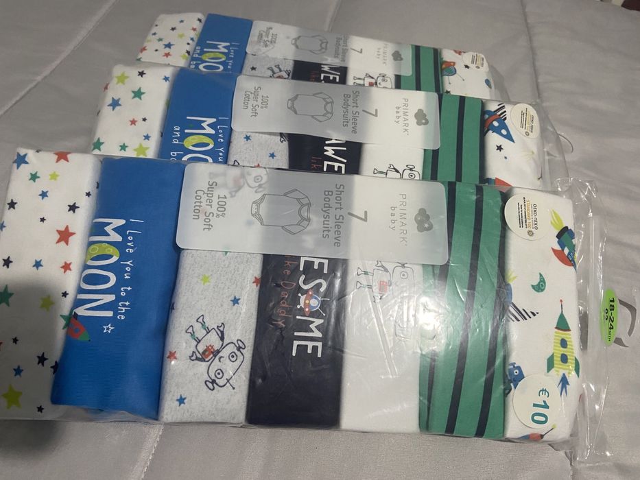 1 Embalagem de bodies de manga curta 24-36meses . Body primark