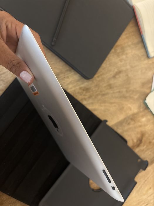 iPad 4ª Geração Retina – 9.7” – Wi-Fi (Modelo A1458)