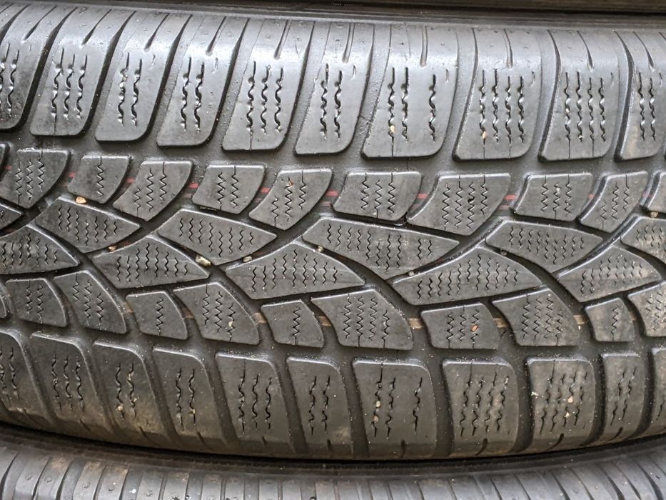 Зимовий Dunlop  215 60 17c цешка протектор 70%80%