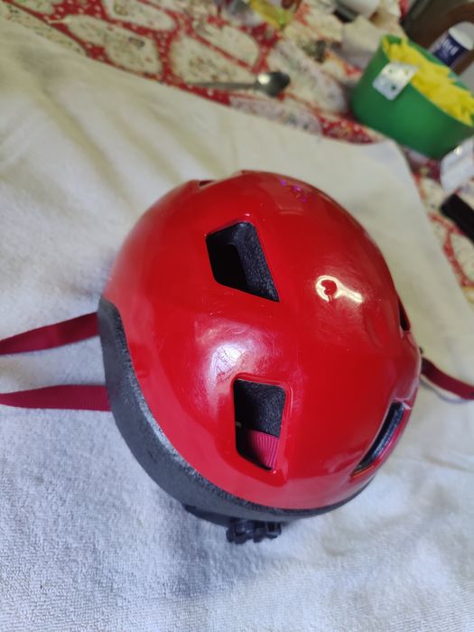 Capacete de bicicleta vermelho criança