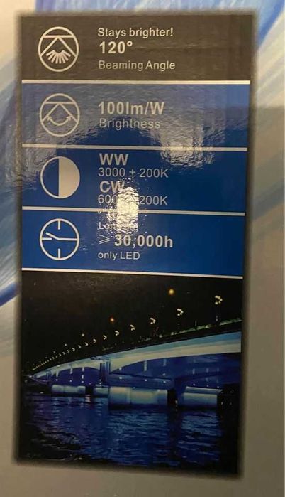 Holofote Led com bateria e painel solar