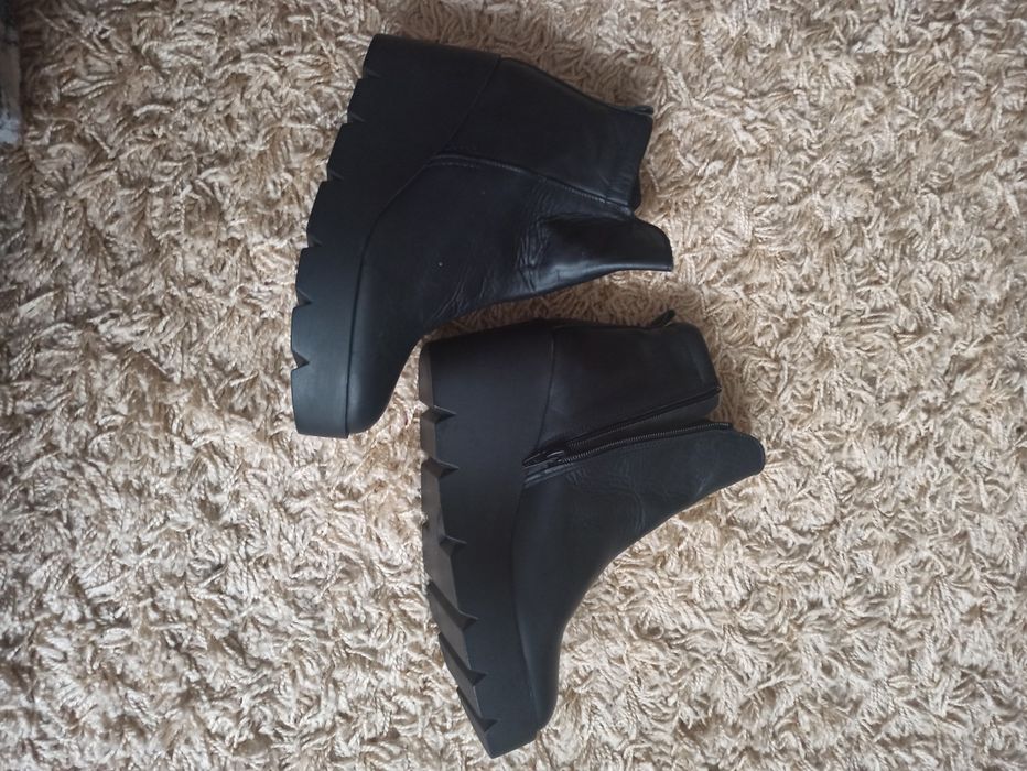 Чобітки жіночі .