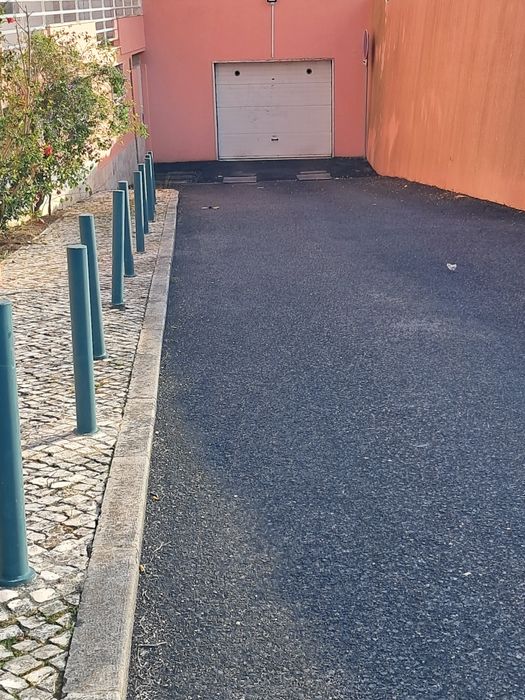 ALUGUER GARAGEM BOX  de  20 m2 a 25 m2 Agualva-Cacém 250€/ Mês