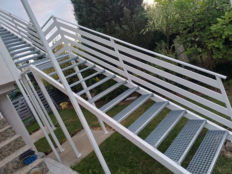 Schody zewnętrzne stalowe