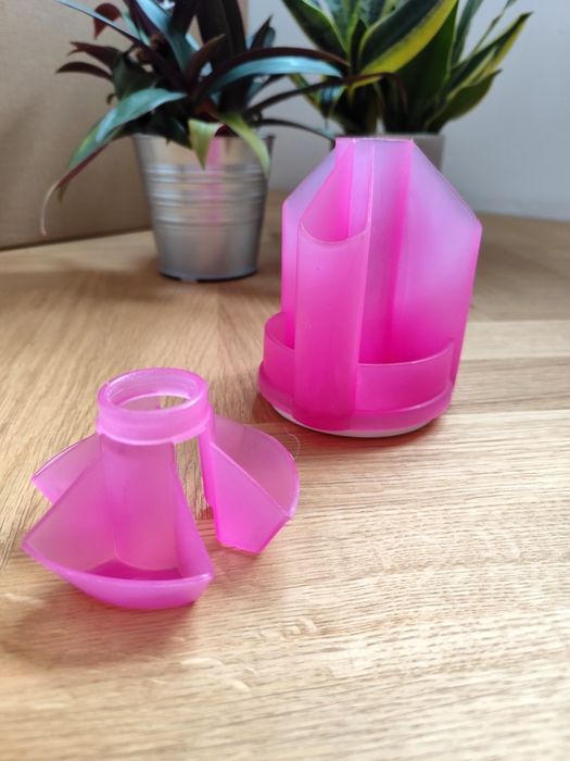 Różowy organizer, piórnik na biurko