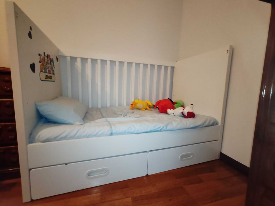 Cama de criança em bom estado