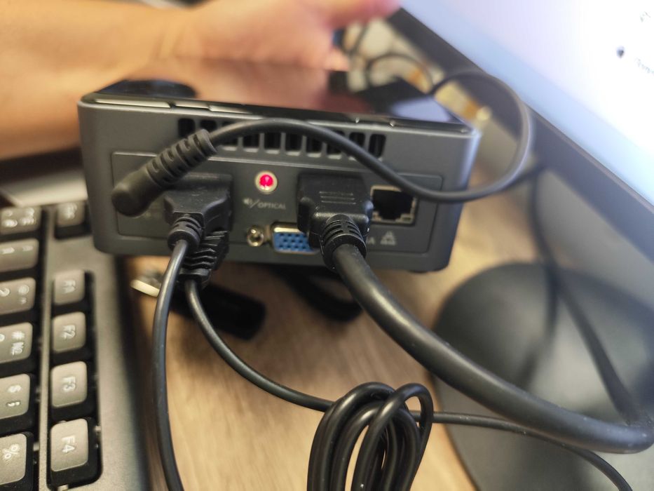 Intel NUC6CAYH Celeron J3455 4ядра 2.3GHz ddr3x2 sata 2.5 wifiac+bt