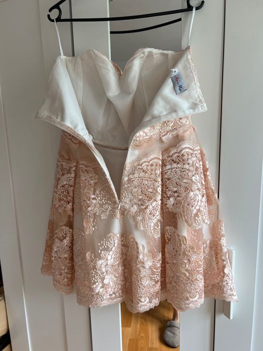 Elegancka koronkowa sukienka An Mar
