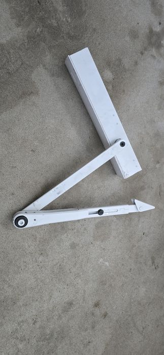 Samozamykacz do drzwi Geze TS 4000+ ramię z blokadą bały domykacz