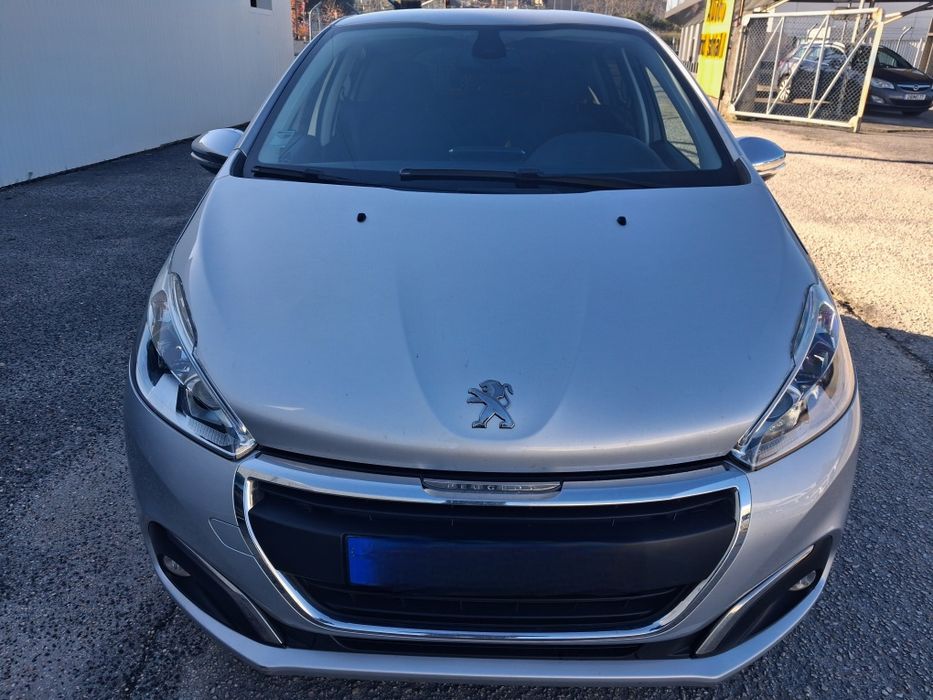 Peugeot 208 1.6 BlueHDi Style 2018 com 153 Mil  km foto 2
