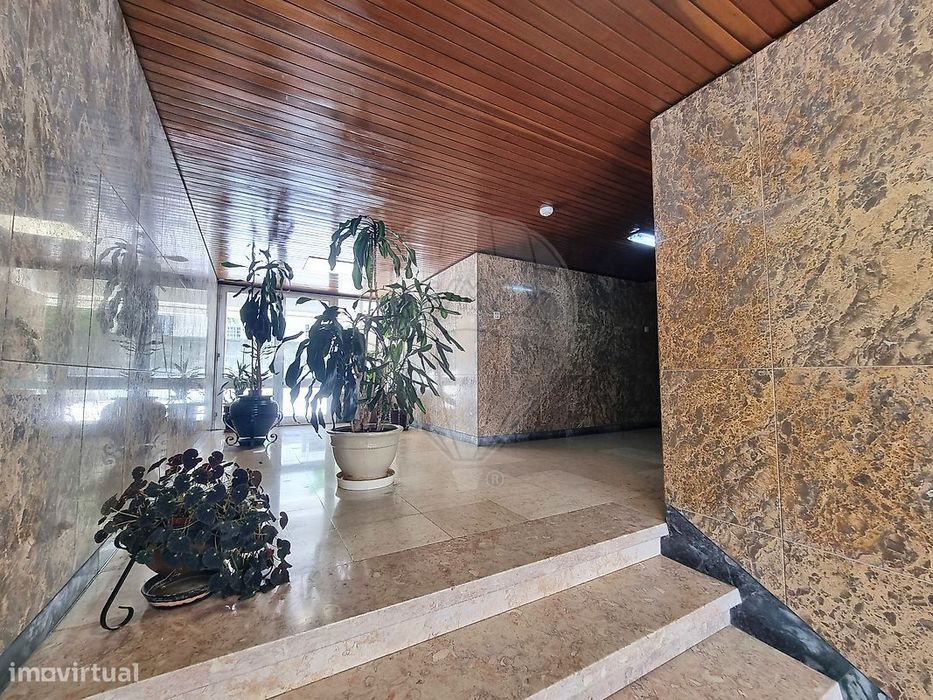 Apartamento T4 para arrendamento