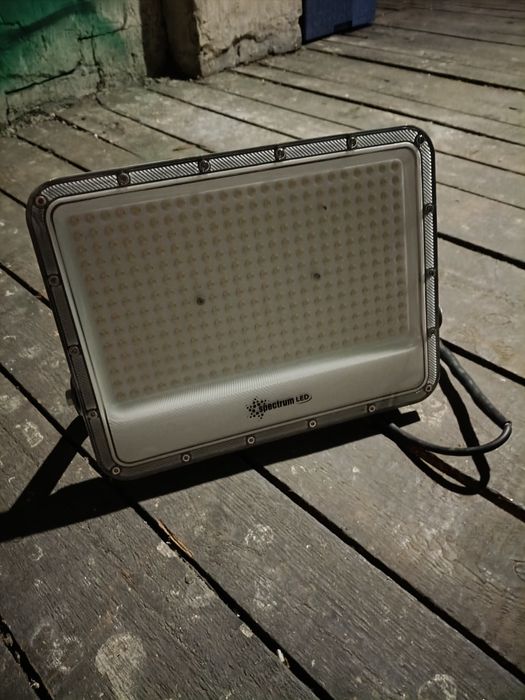 Halogen LED naświetlacz