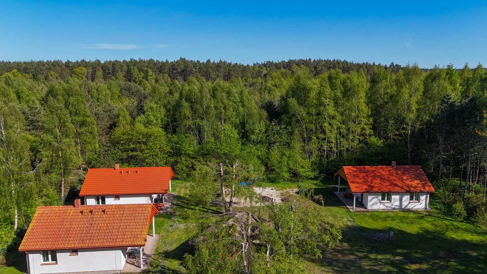 Domki nad jeziorem - teren ogrodzony
