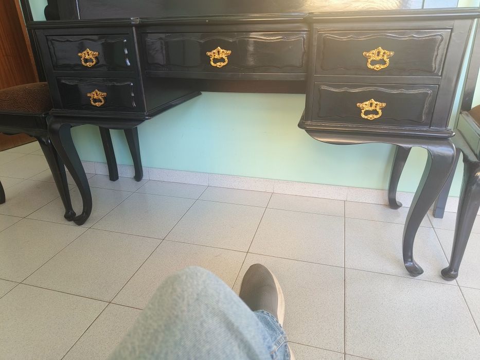 Vende se conjunto de móveis antigos