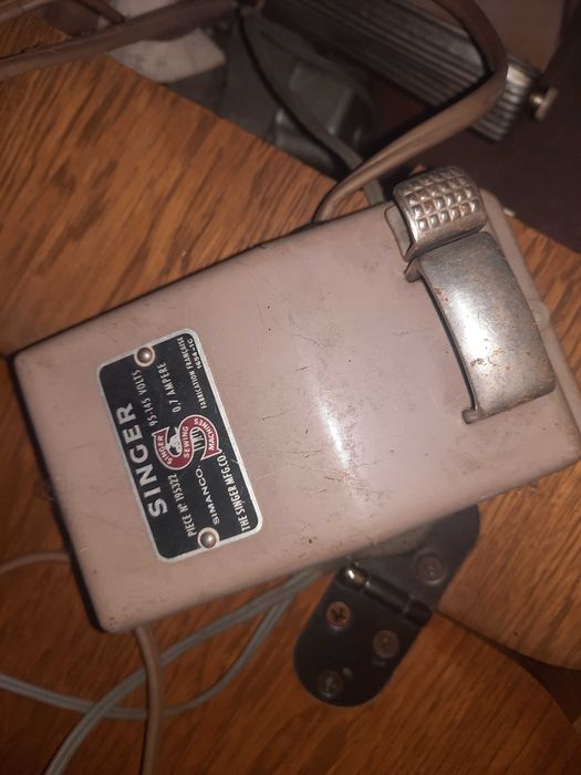 Maquina de costurar antiga Singer 191B 1959 com móvel