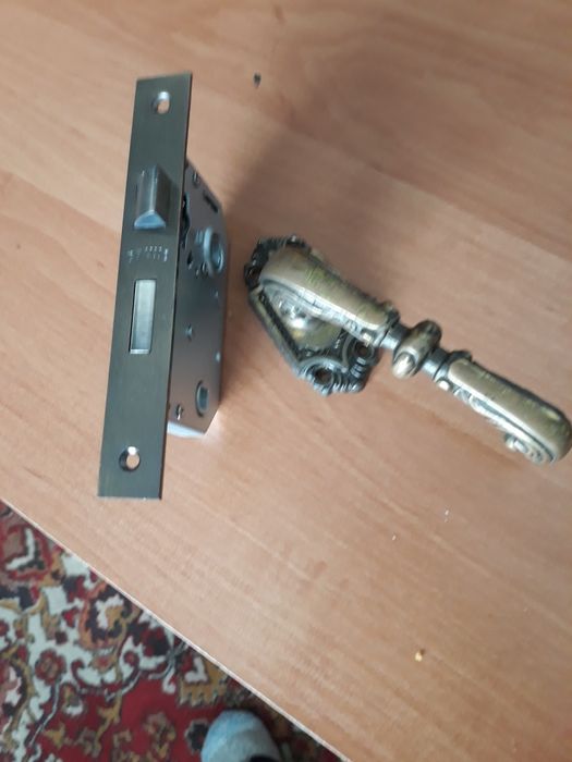 Дверний замок міжкімнатний