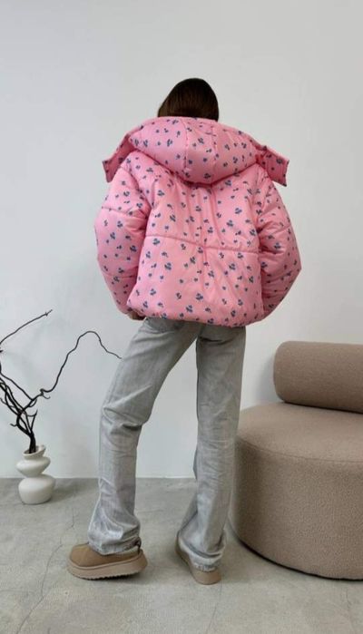 Куртка жіноча, сучасна з ніжним принтом