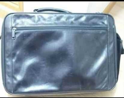 Mala Pele genuína - (20€) Permite Portátil de 17"