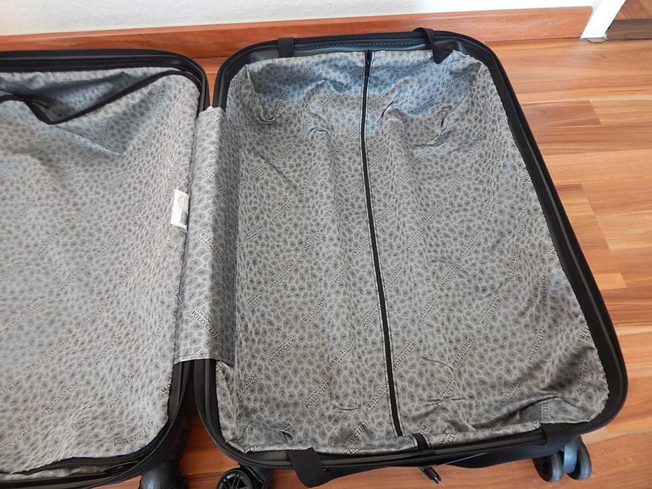 Дорожный чемодан на колесах