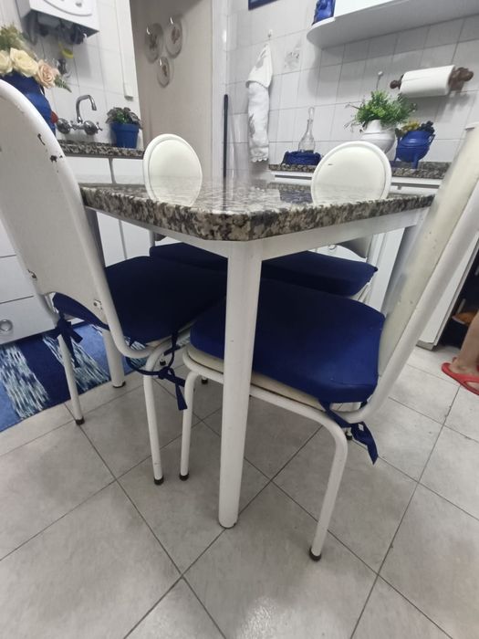 Mesa de mármore quadrada