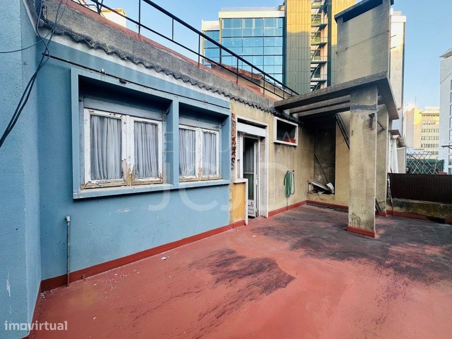 Apartamento T0+1 com Grande Terraço e Sótão - Avenidas Novas, Lisboa