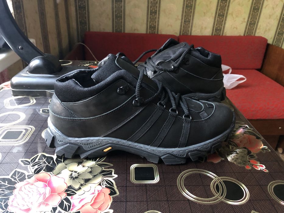 Продам зимние ботинки